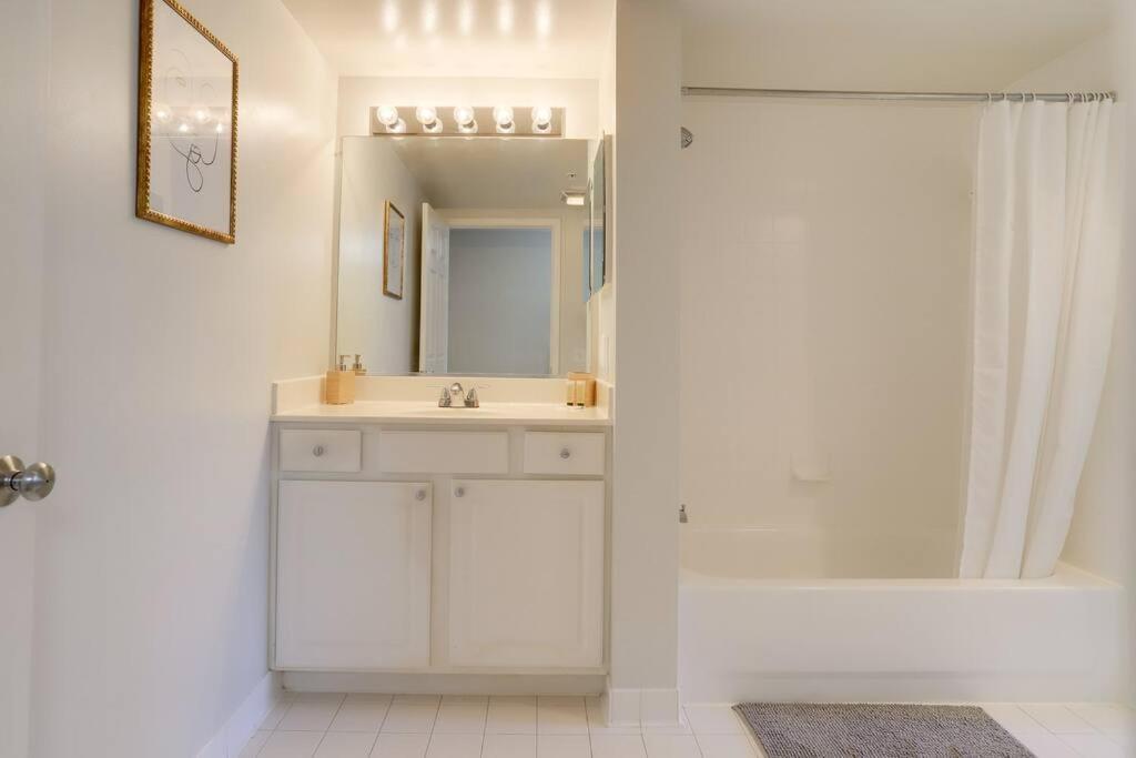 Gorgeous 1 Bedroom Condo At Ballston Place With Gym Arlington Exteriér fotografie